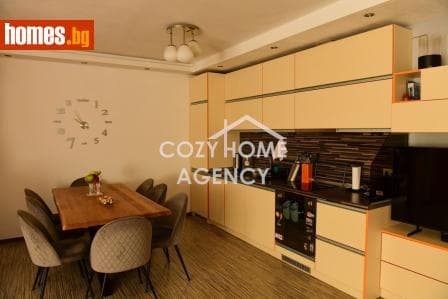 Тристаен, 80m²
