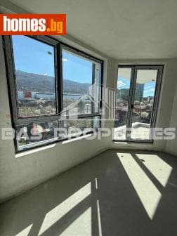 Тристаен, 95m²