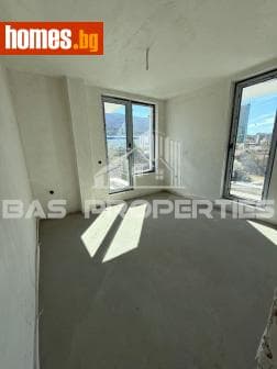 Тристаен, 95m²