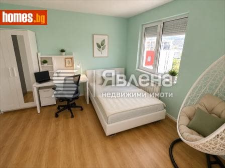 Тристаен, 125m²