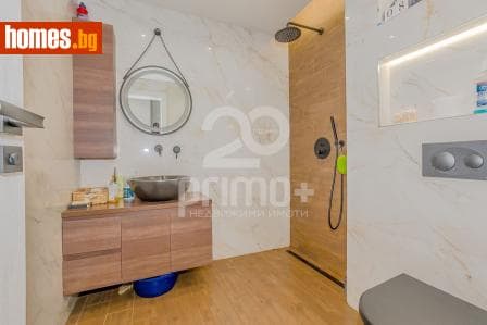 Тристаен, 114m²