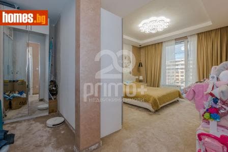 Тристаен, 114m²