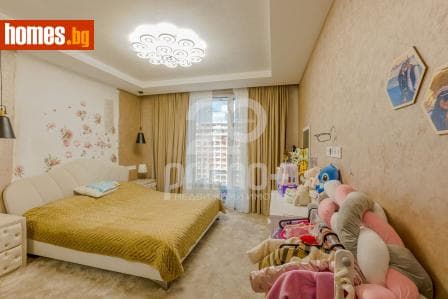 Тристаен, 114m²