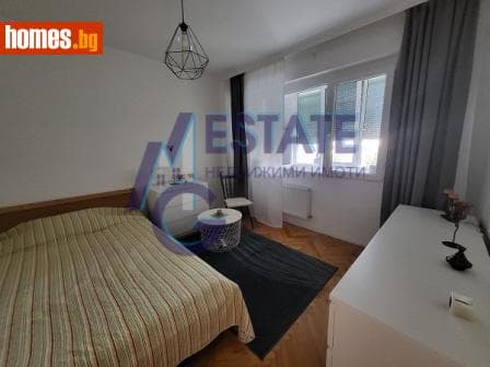 Тристаен, 66m²
