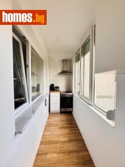 Тристаен, 66m²