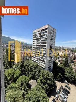 Тристаен, 90m²