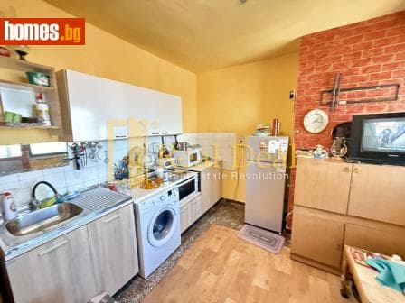Тристаен, 90m²