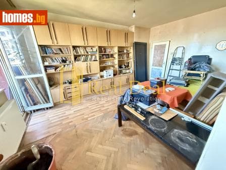 Тристаен, 90m²