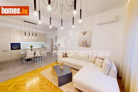 Тристаен, 90m²