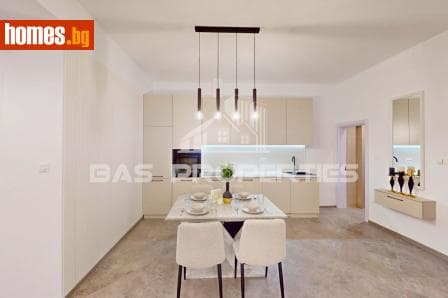 Тристаен, 90m²
