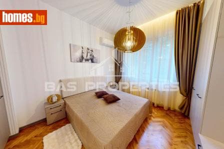 Тристаен, 90m²