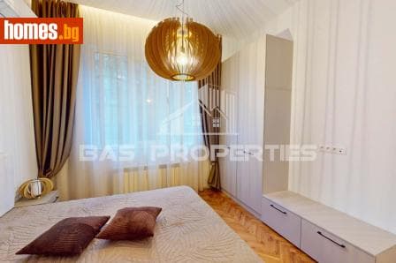 Тристаен, 90m²