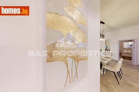 Тристаен, 90m²
