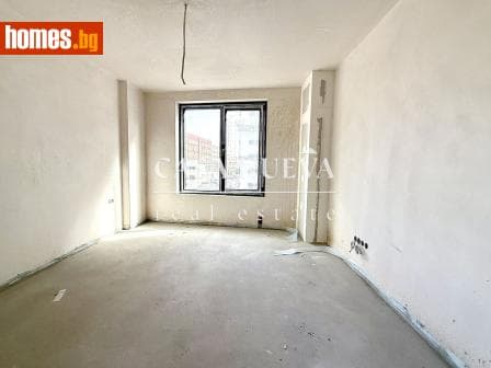 Тристаен, 90m²