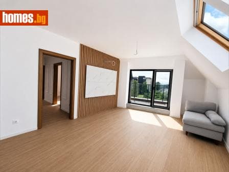 Тристаен, 110m²