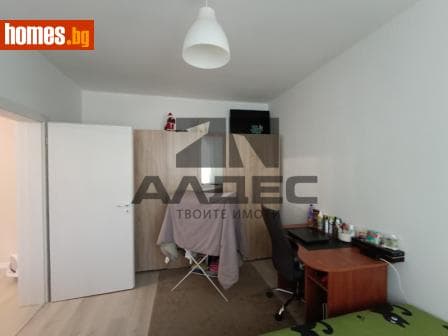 Тристаен, 78m²