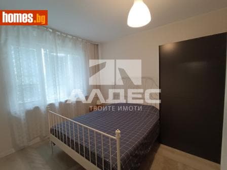Тристаен, 78m²