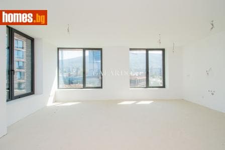 Тристаен, 125m²