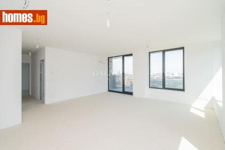 Тристаен, 125m²