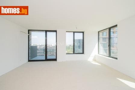 Тристаен, 125m²