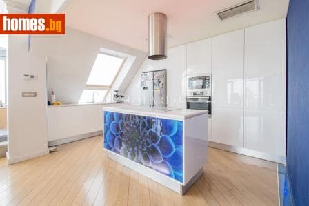 Тристаен, 180m²