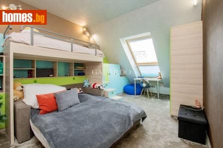 Тристаен, 180m²