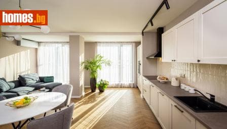 Тристаен, 126m²