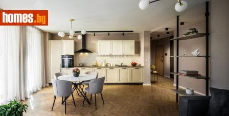Тристаен, 126m²