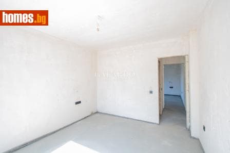 Тристаен, 120m²