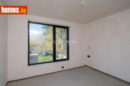 Тристаен, 120m²