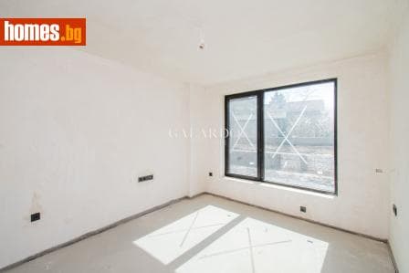Тристаен, 120m²