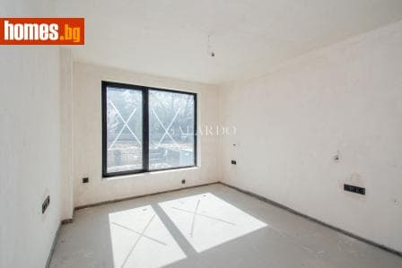Тристаен, 120m²