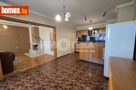 Тристаен, 112m²