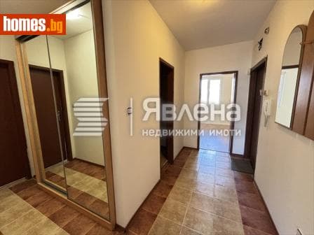 Тристаен, 96m²
