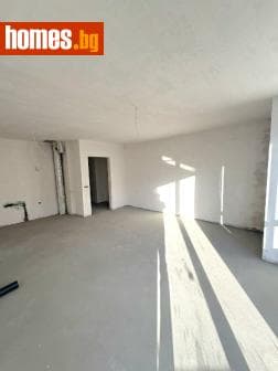 Тристаен, 95m²