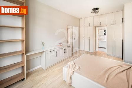 Тристаен, 136m²