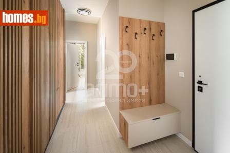 Тристаен, 136m²