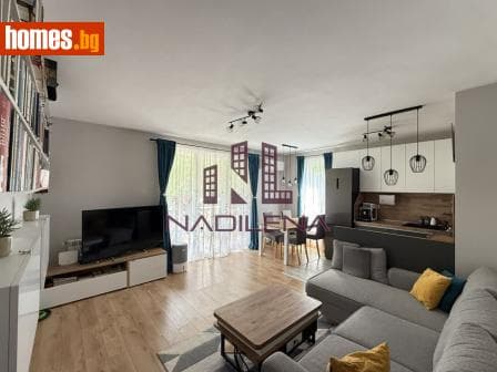 Тристаен, 102m²
