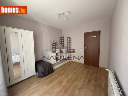 Тристаен, 102m²
