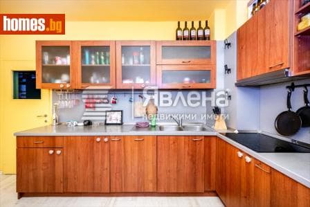 Тристаен, 87m²