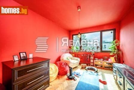 Тристаен, 87m²