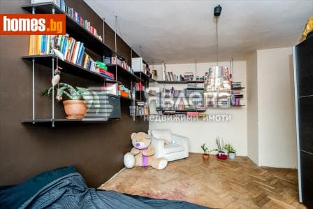 Тристаен, 87m²