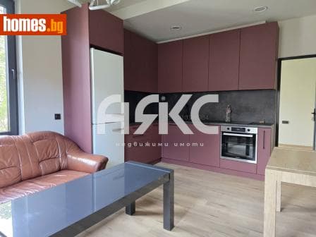 Тристаен, 79m²