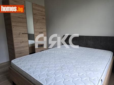 Тристаен, 79m²