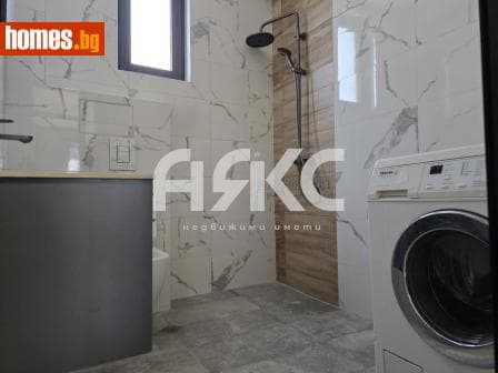 Тристаен, 79m²