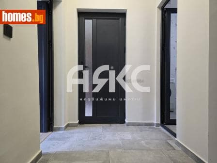 Тристаен, 79m²