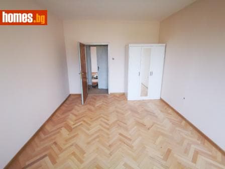 Тристаен, 85m²