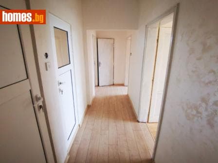 Тристаен, 85m²