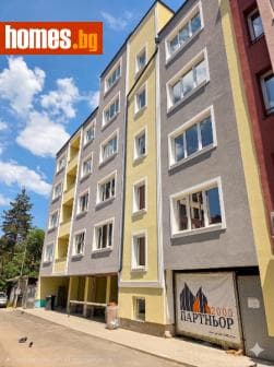 Тристаен, 93m²