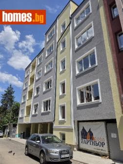 Тристаен, 93m²